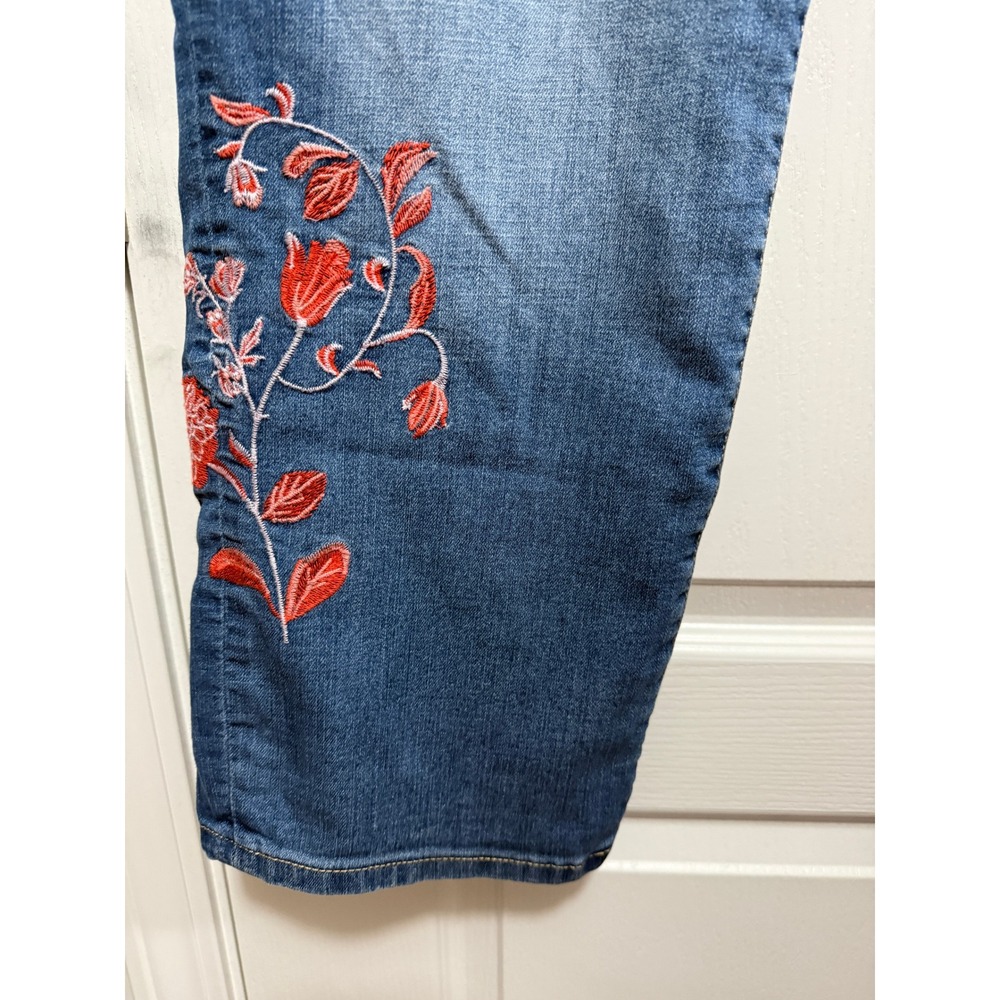 Westport Signature Fit Boyfriend Jeans Womens 18W Blue Floral Embroidered Crop - Picture 8 of 16